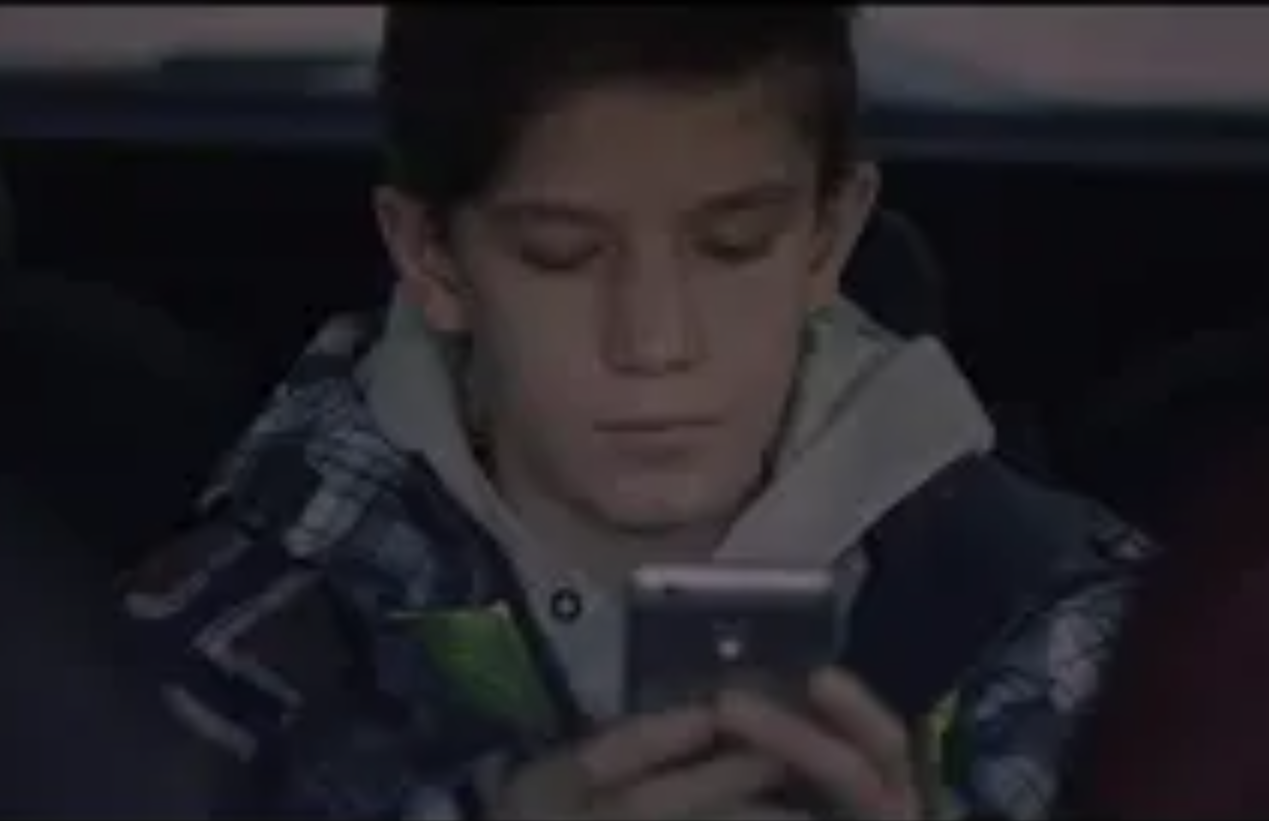 Vorbește cu copilul tău despre pericolul abuzului sexual online