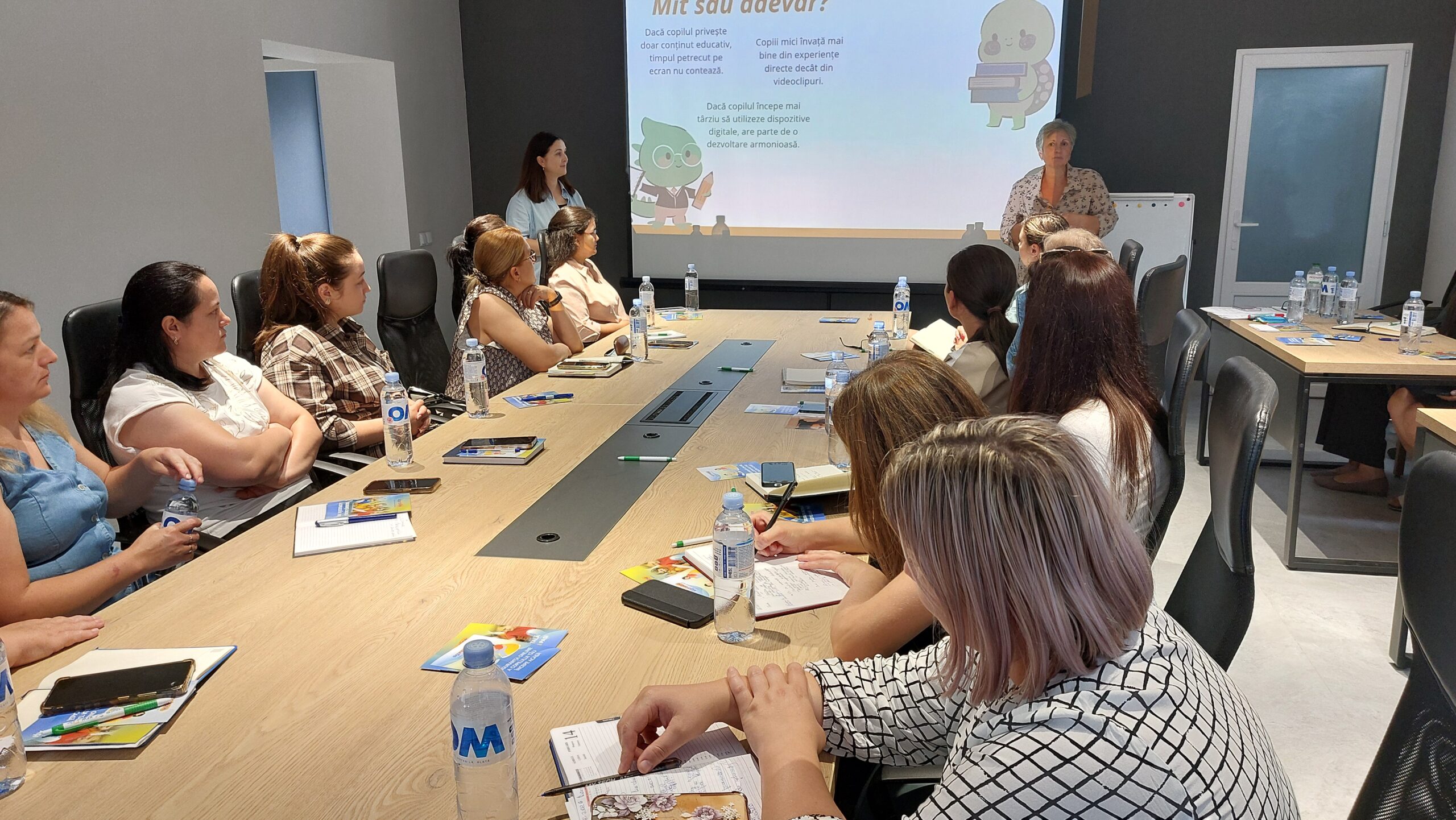 Dialogul cu părinții și educatorii – un pas important în dezvoltarea educației parentale privind siguranța online a copiilor.